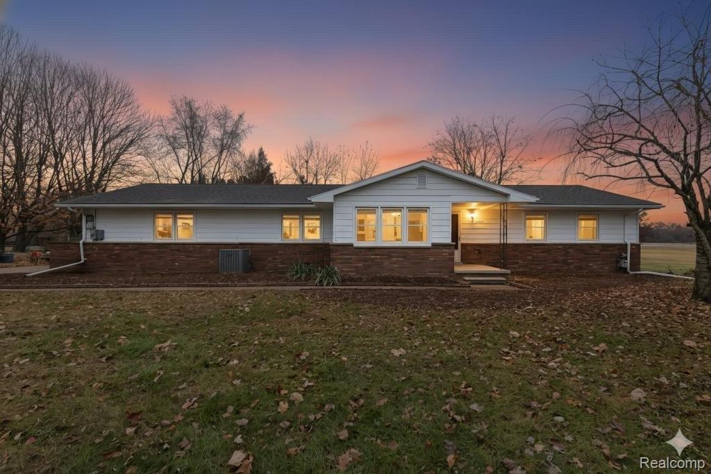 15635 Martinsville Road, Van Buren charter township