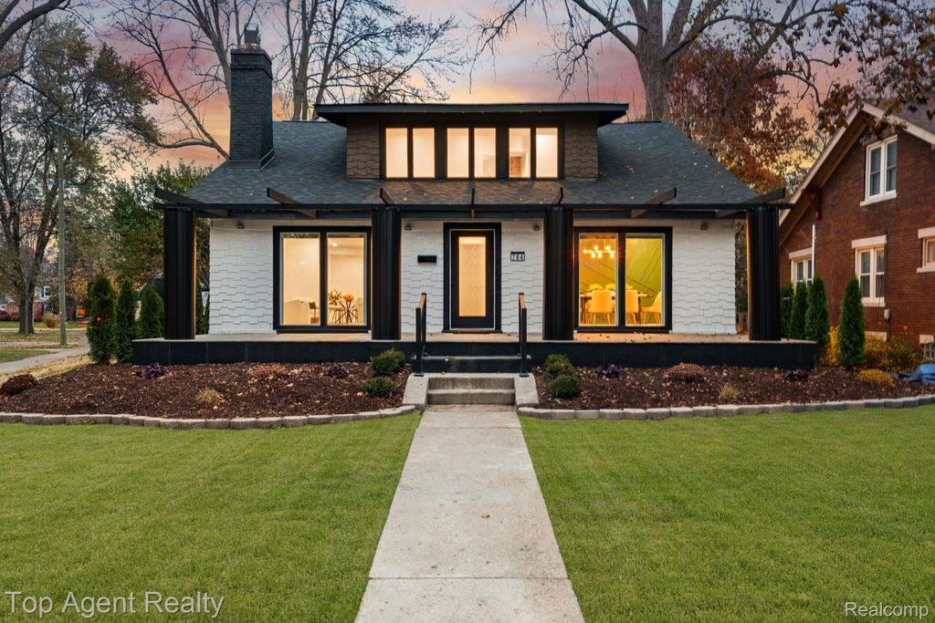 784 Barrington Road, Grosse Pointe city
