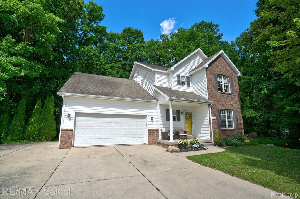 4449 Pondview Drive, Mundy township