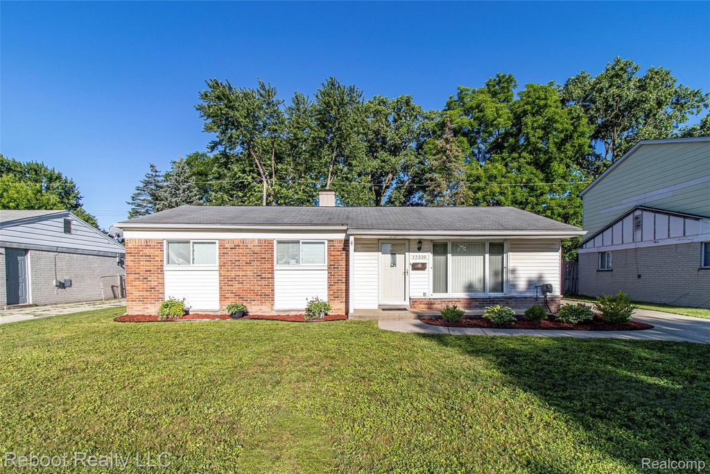 32339 Chalfonte Drive, Warren city
