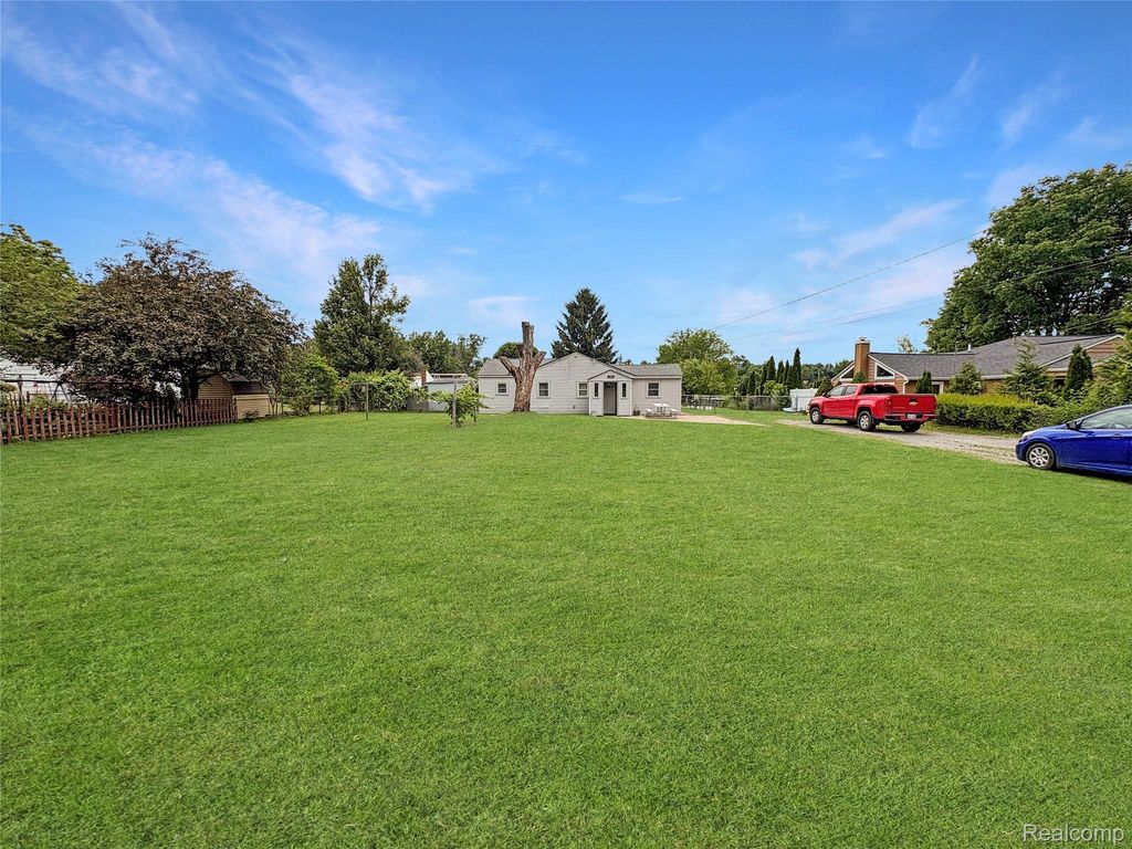615 Senecal Street, Fenton city