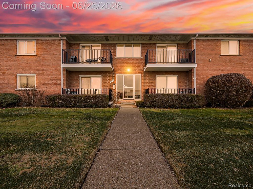 32125 Beaconsfield Street 44, Roseville