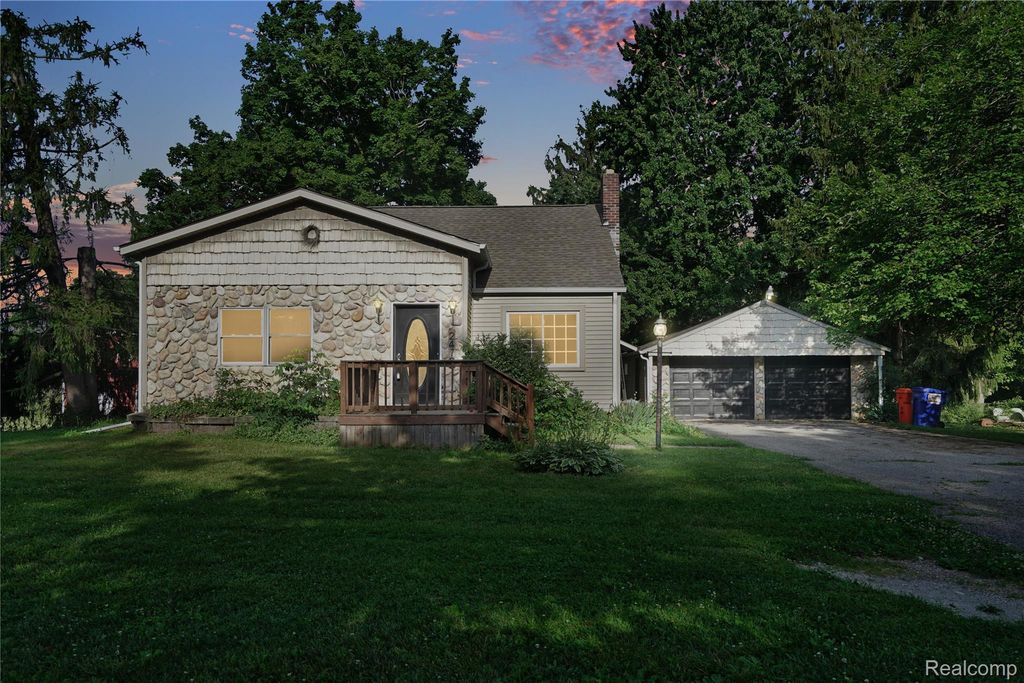 2476 Vandekarr Road, Caledonia charter township