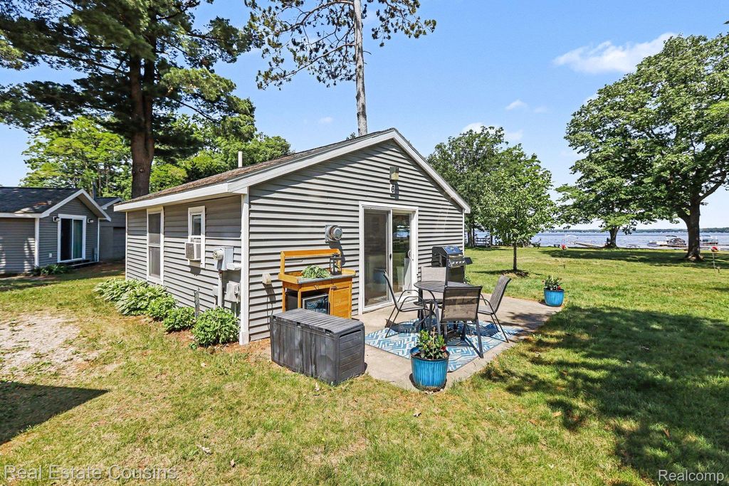 80 Locust Lane, Cadillac city