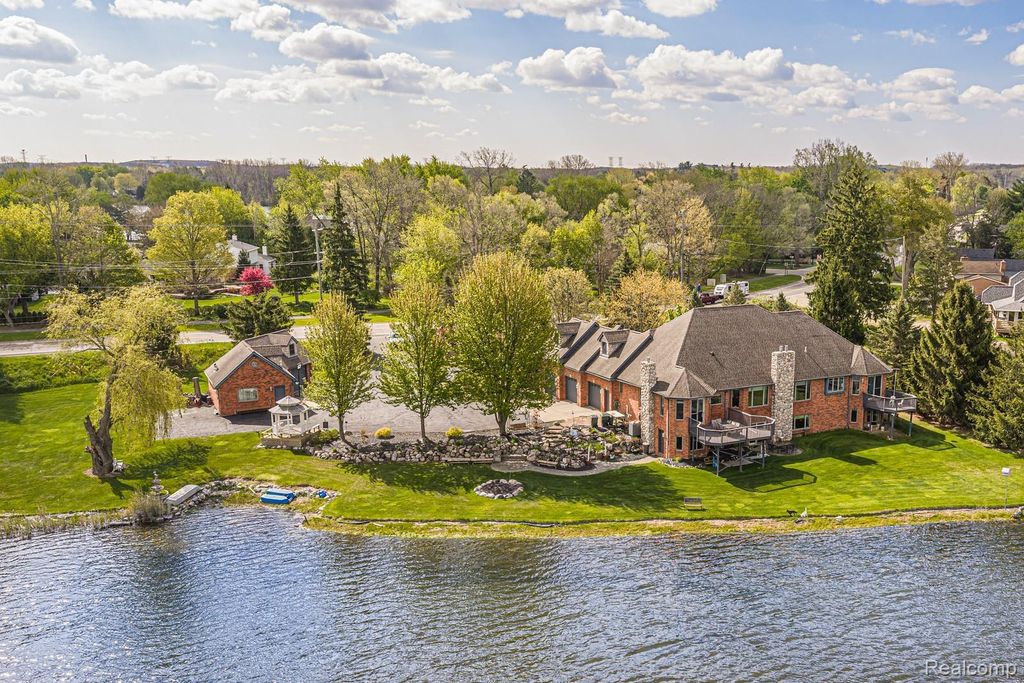 2480 S Baldwin Road, Orion charter township