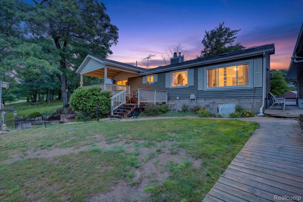 17 E White Lake Dr, Twin Lakes, Mi 49457 Drive, Dalton township