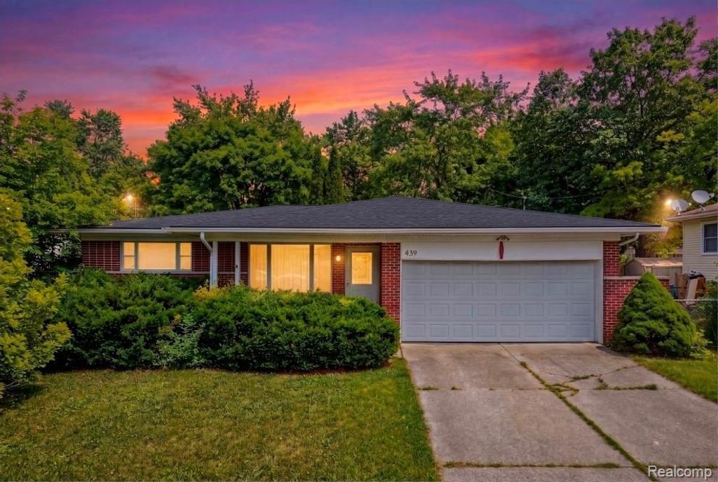 439 Windmill Point Drive, Flushing city
