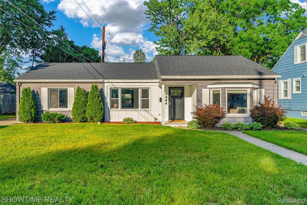 3444 Maple Street, Port Huron city