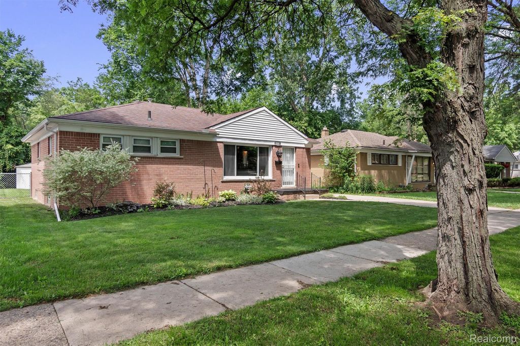 21641 Sussex Street, Oak Park city