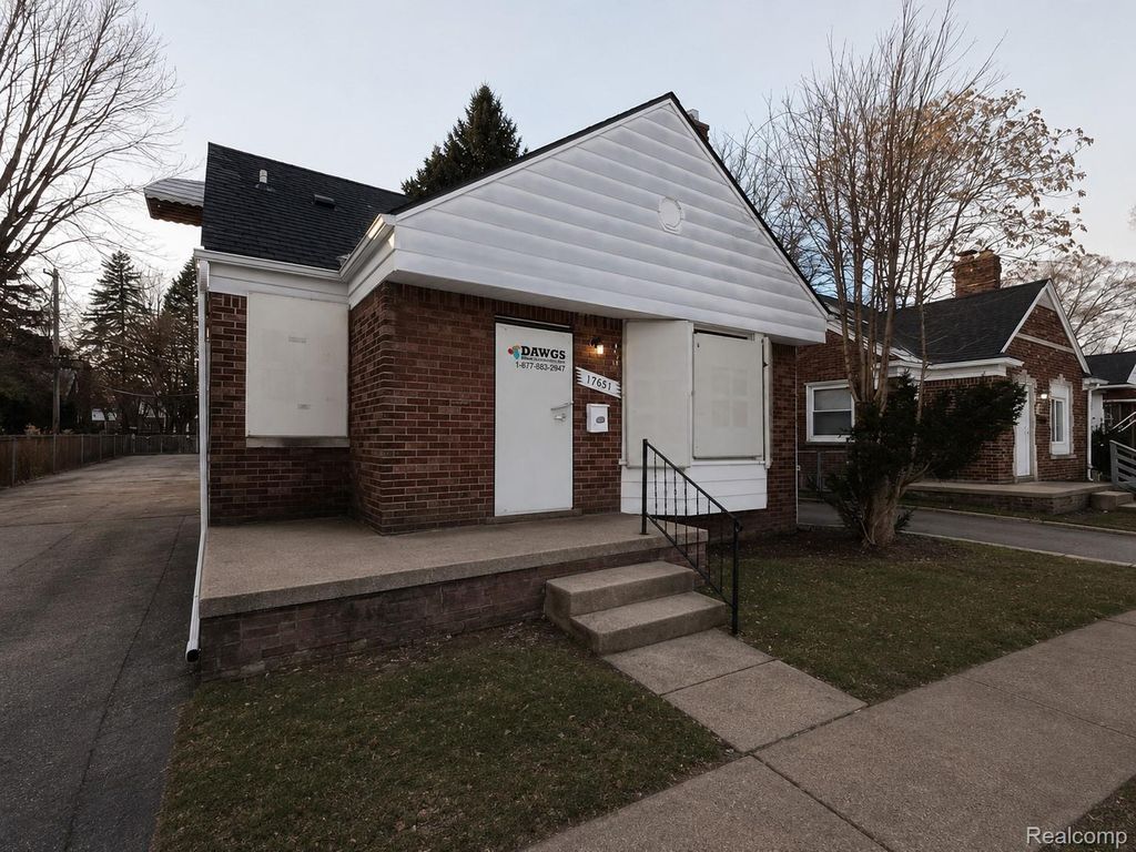 17851 Strasburg Street, Detroit city