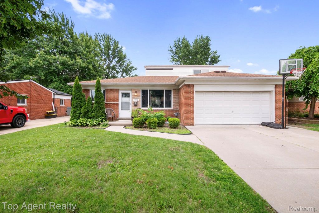 13712 La Chene Avenue, Warren city