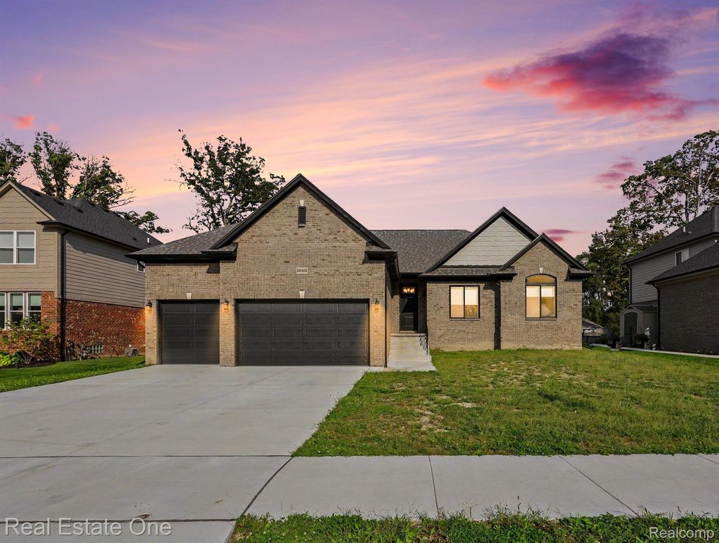 50402 Oakbrooke Drive E, Chesterfield township