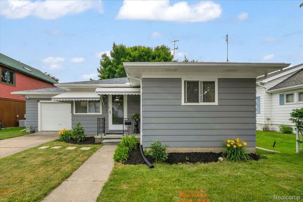 834 S Main Street, Marine City city
