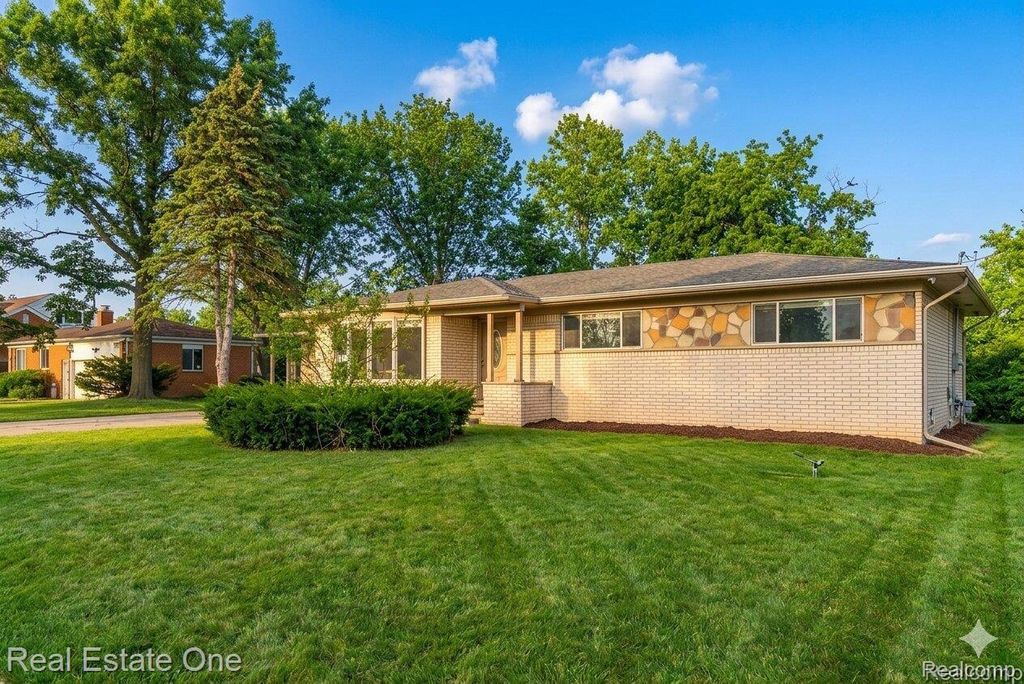 50500 Card Road, Macomb township