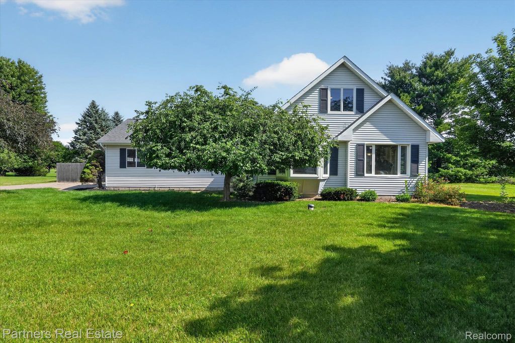 9145 Apple Orchard Drive, Tyrone township