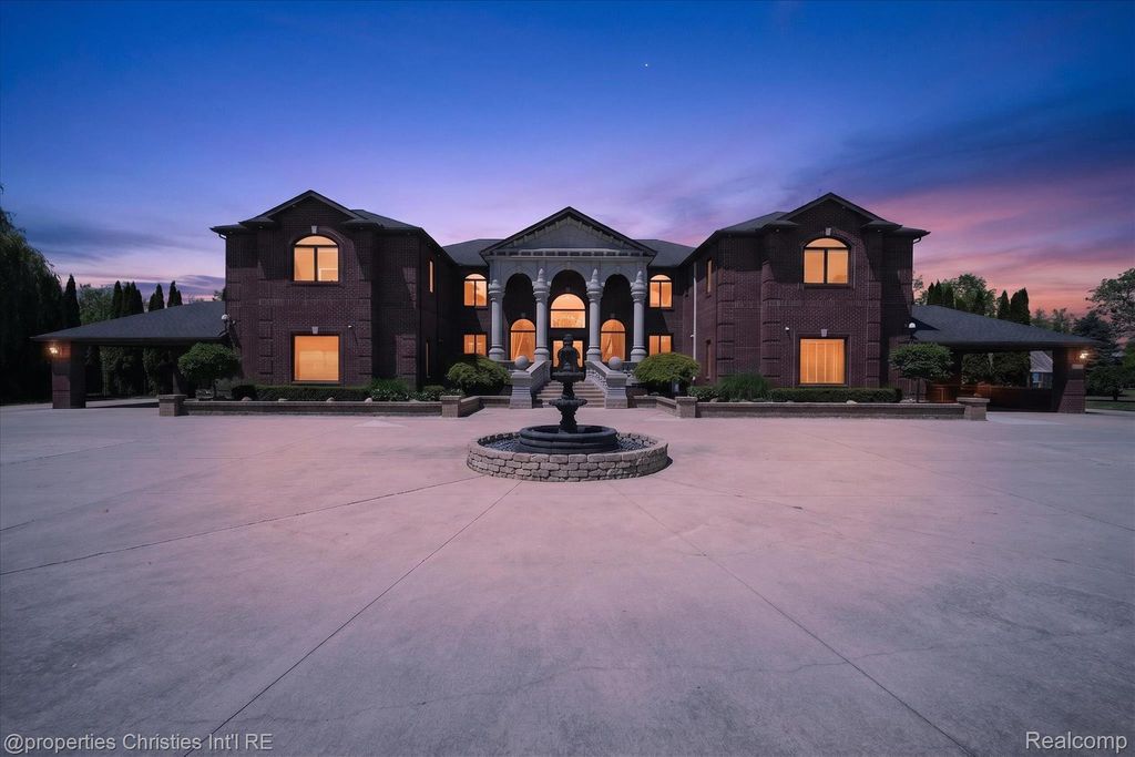 6223 Valleyfield Drive, Salem township