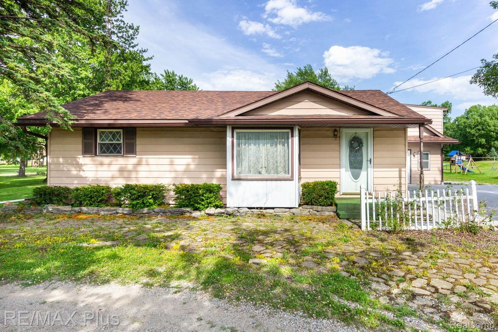 3350 N Belsay Road E, Genesee charter township