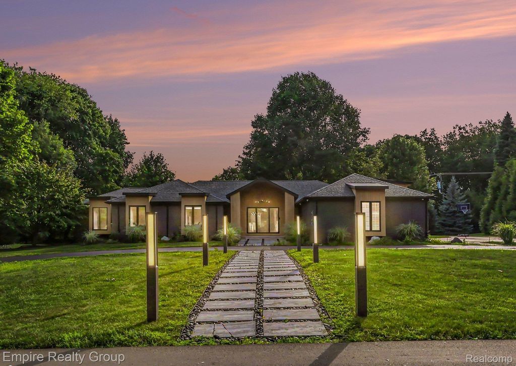 4340 Queens Way, Bloomfield charter township