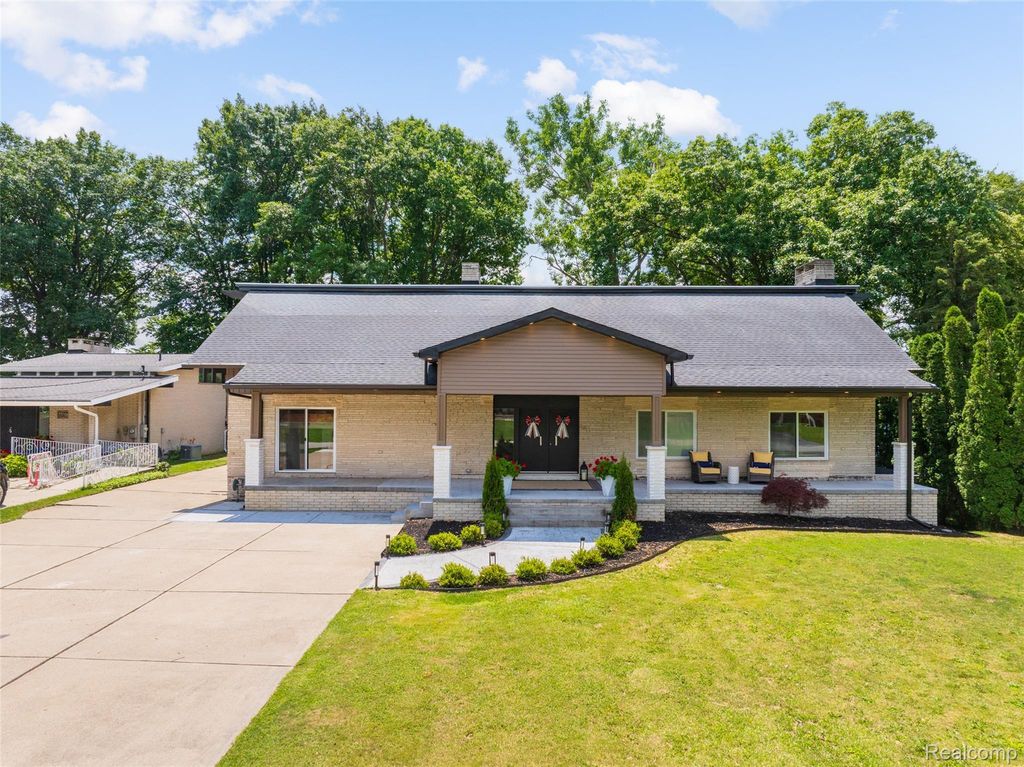 44429 Harmony Lane, Van Buren charter township