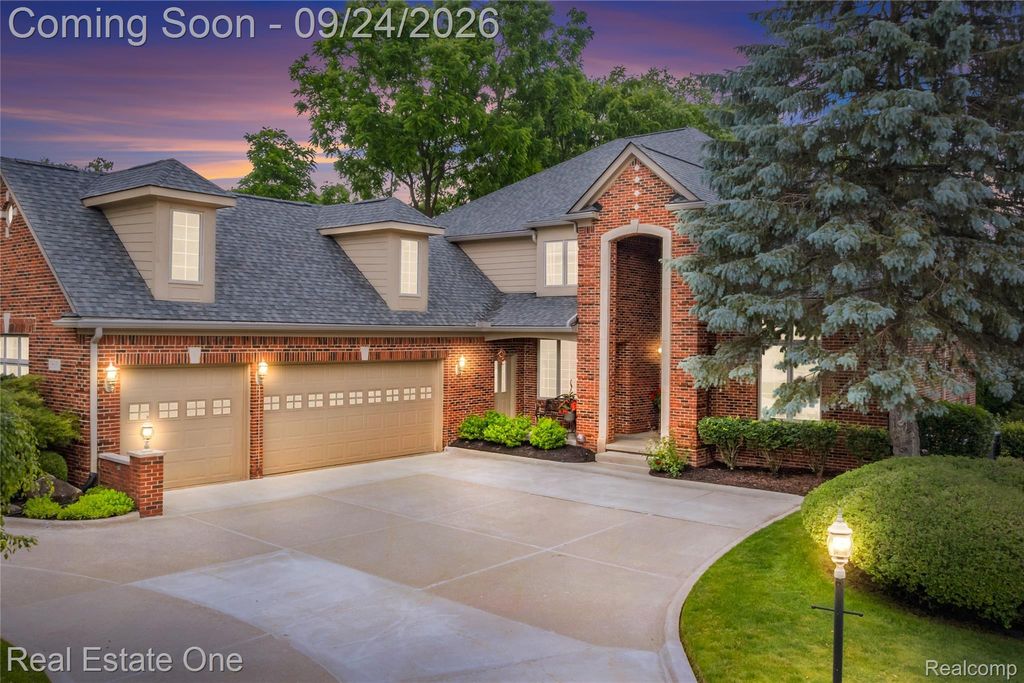29370 Kennedy Court, Farmington Hills