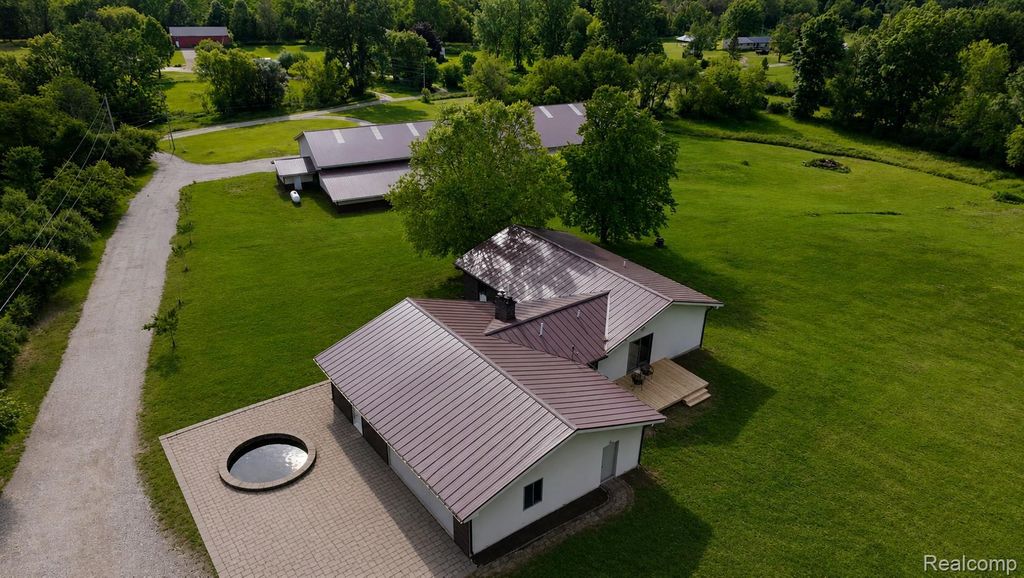 3200 E Bayliss Drive E, Oxford charter township