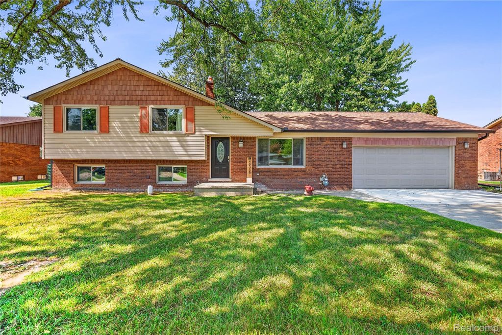 46365 Community Center Drive, Chesterfield township