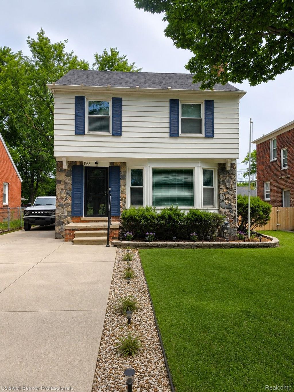 1168 N Vernier Road N, Grosse Pointe Woods city