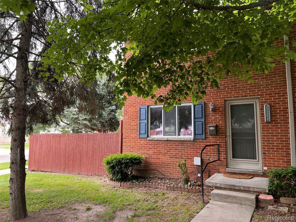 25709 Salem 74, Roseville