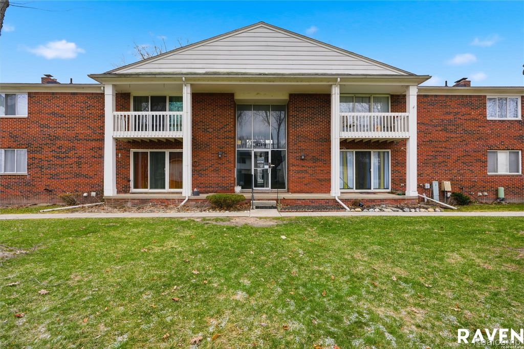 42450 Sheldon Place 212, Clinton Township