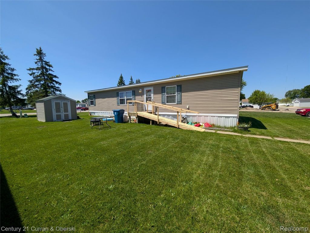 29319 Maple, Flat Rock city
