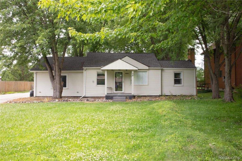 39751 Sylvia Street, Harrison charter township
