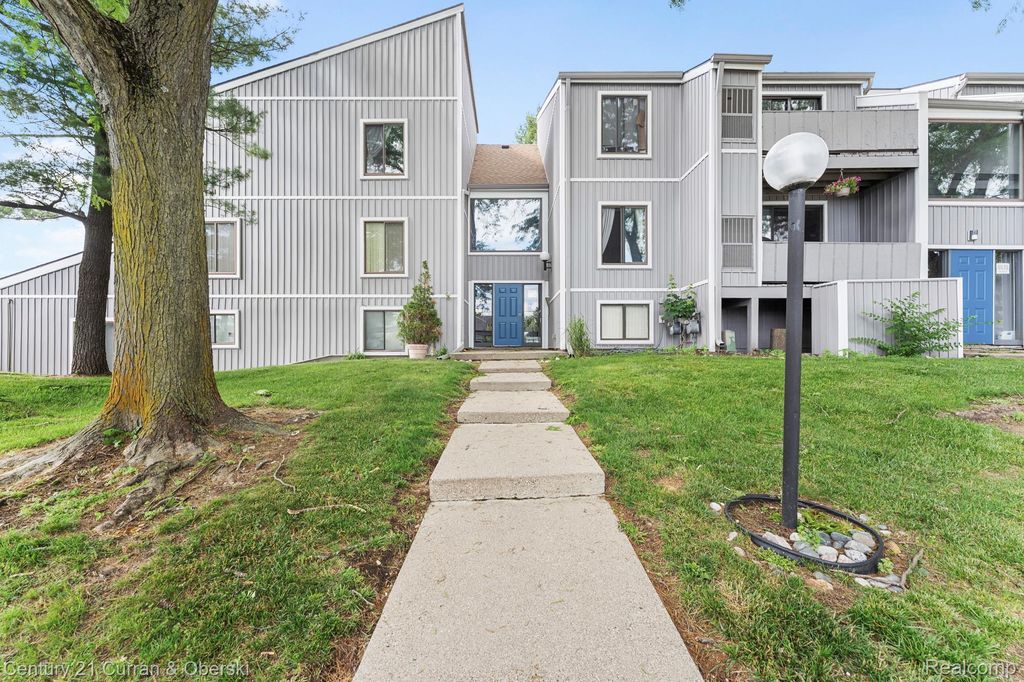 9601 Bayview Drive 301, Ypsilanti