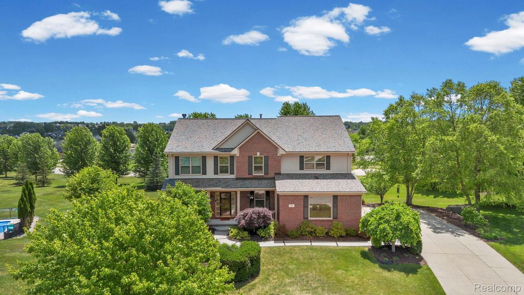 981 Coventry Court, Oxford charter township
