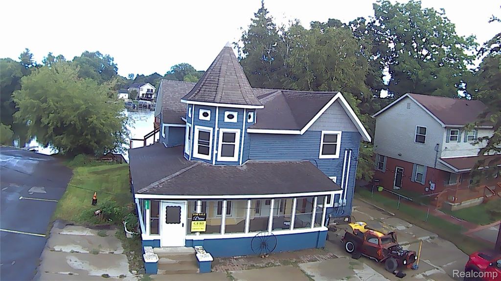 16185 Seymour Road, Argentine township