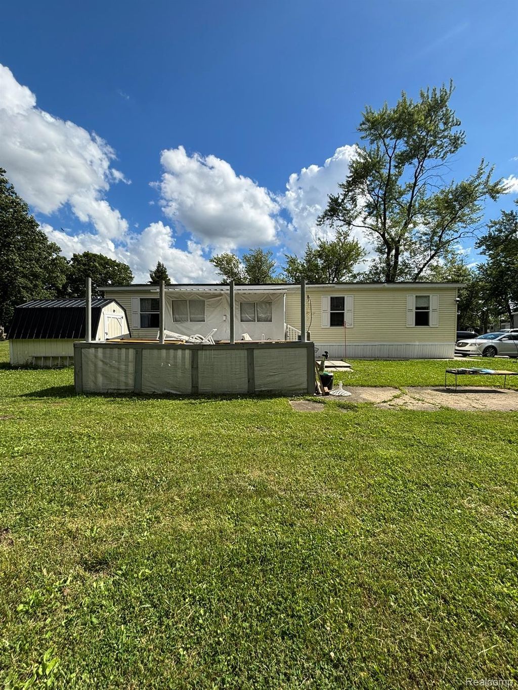 4101 S Sheridan, Lennon village