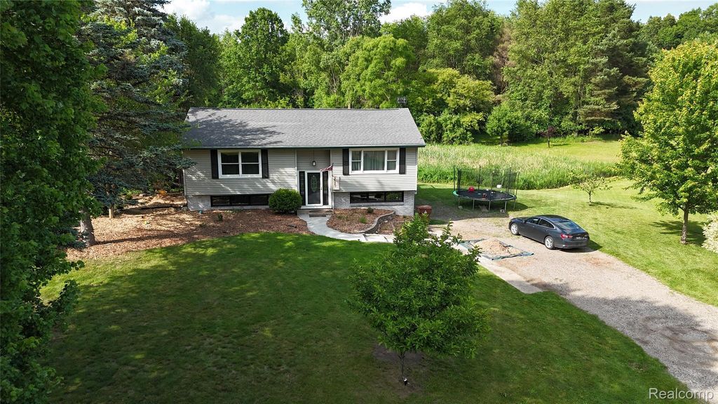 7915 Hillcrest Drive, Sciota township