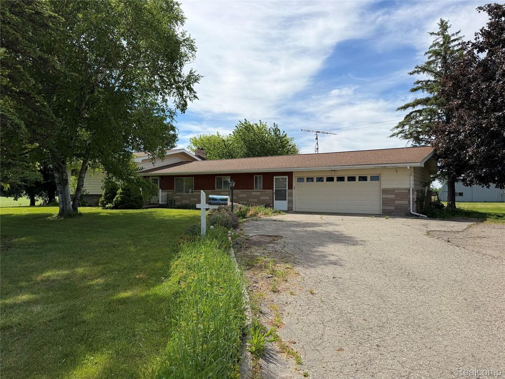 8886 Burnside Road, Burnside township