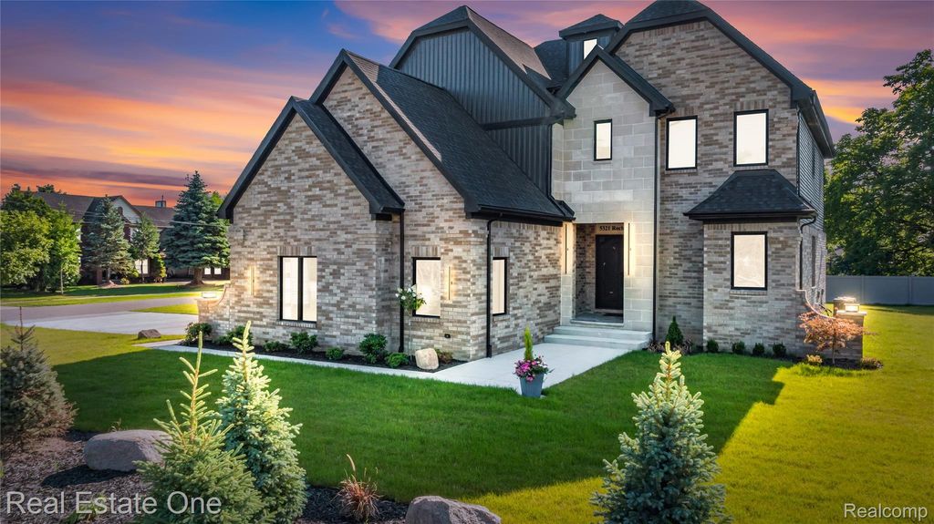 5321 Rochester Road, Troy city