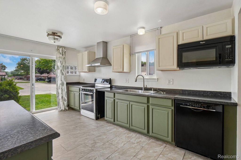 8401 18 Mile Road 112, Sterling Heights