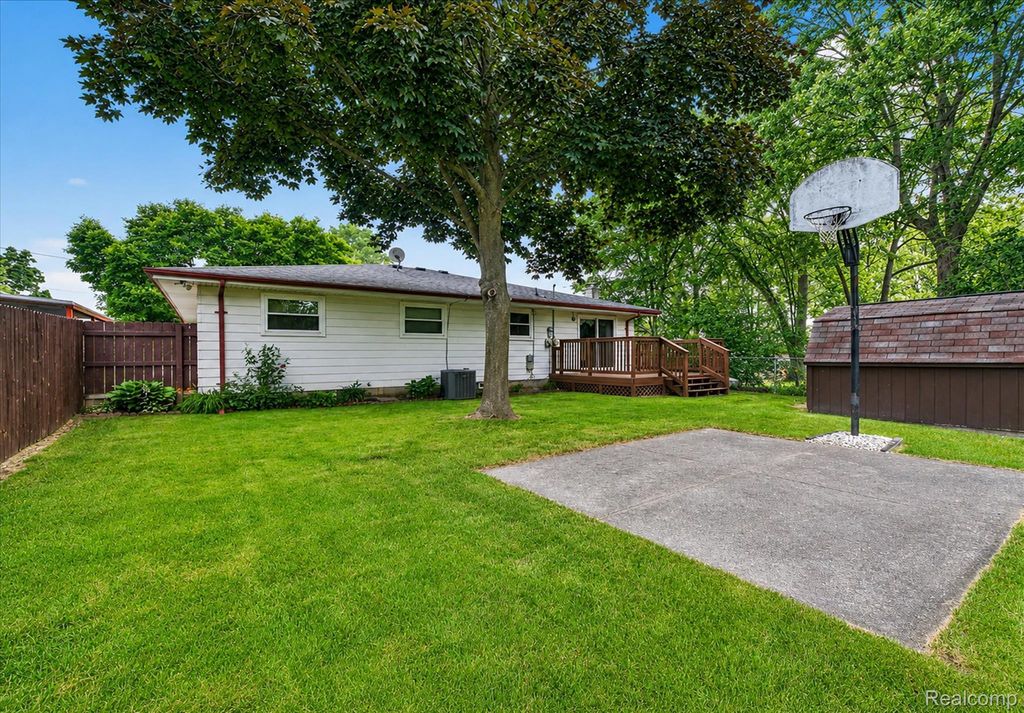 2721 Edgefield Drive, Waterford charter township