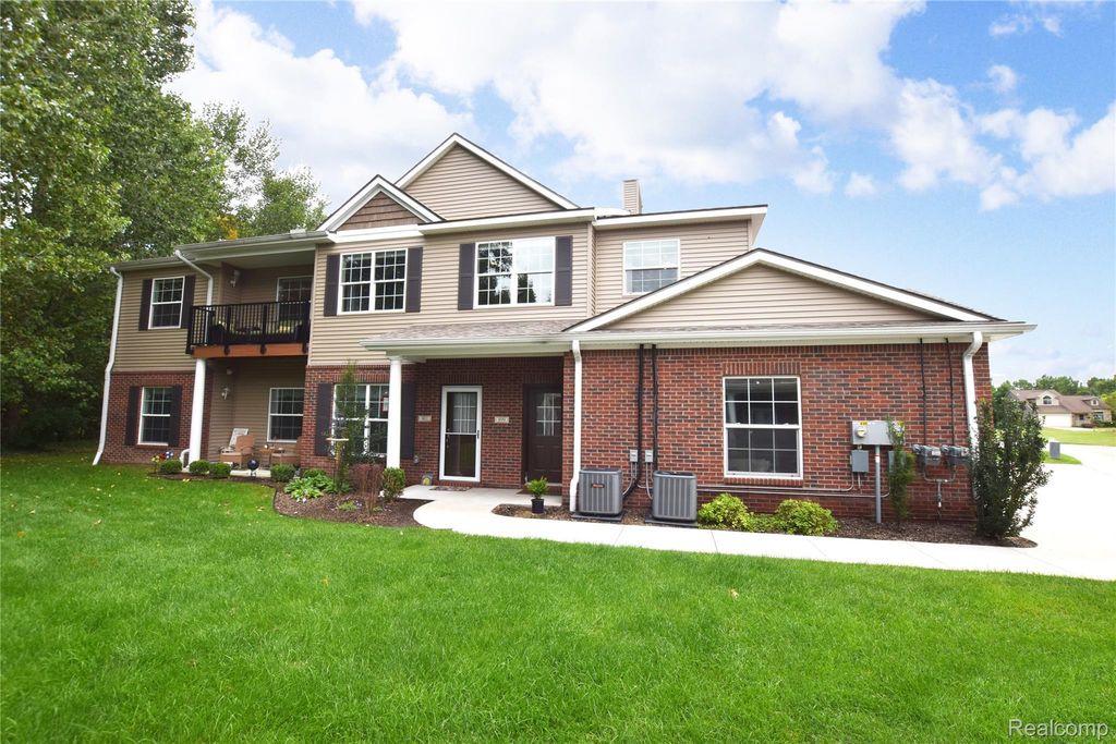 899 Watercress Lane, Fenton city