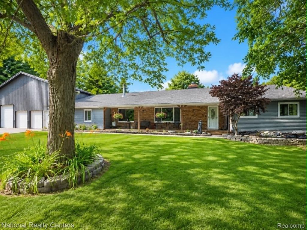 1330 Brauer Road, Metamora township