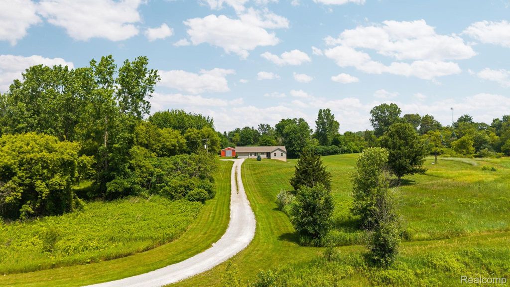 3144 N Nicholson Road, Handy township