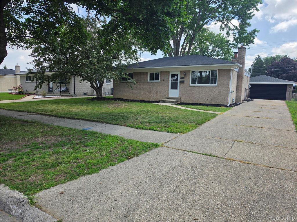 27442 Liberty Drive, Warren city
