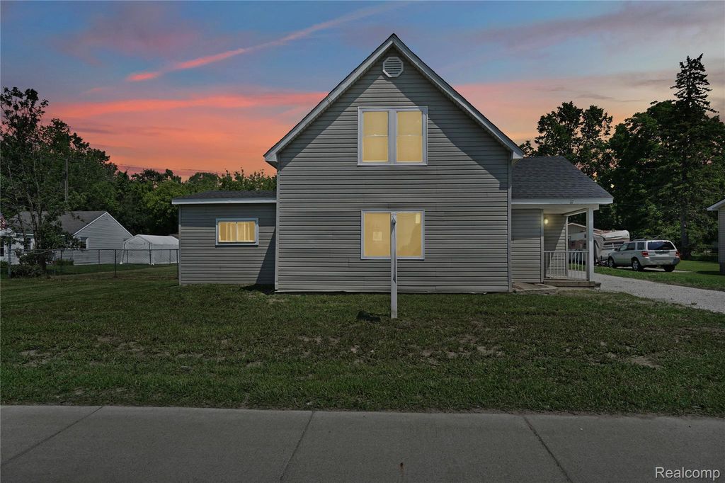 914 Chartier Street, Marine City city