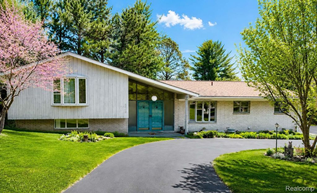 6579 Balmoral Terrace, Independence charter township