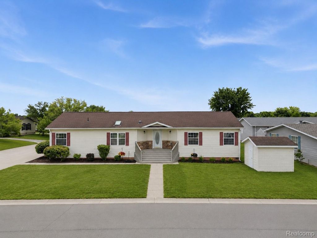 11078 Stony River Court 522, Green Oak township