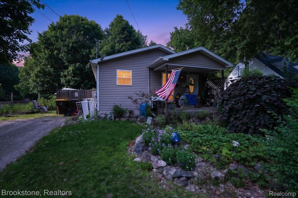 407 E Elizabeth Street, Eaton Rapids city