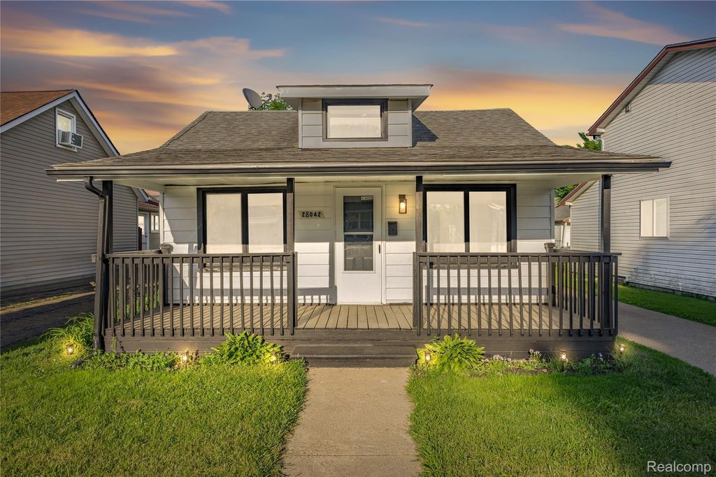 28042 Maple Street, Roseville city