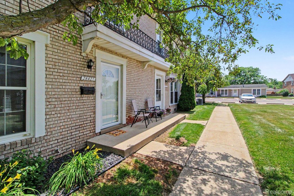 28427 Longmeadow Lane, Trenton